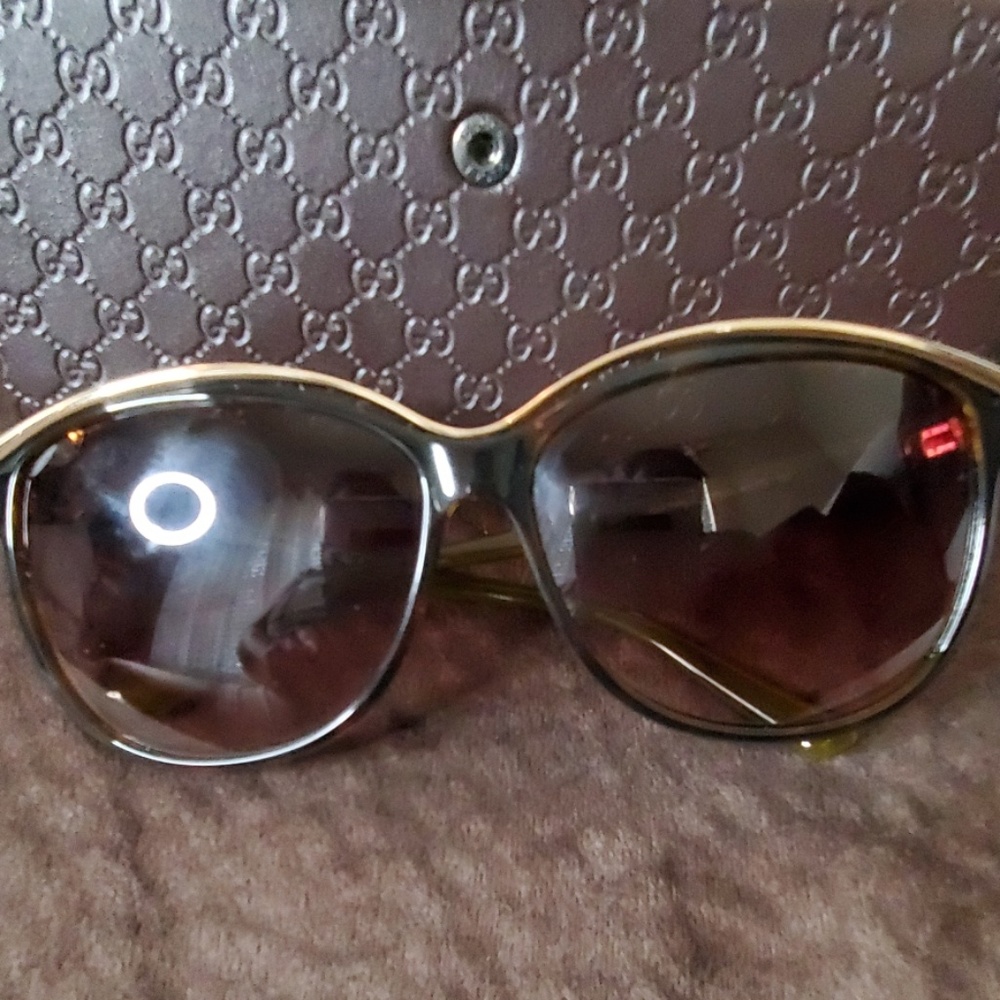 Gucci's shades